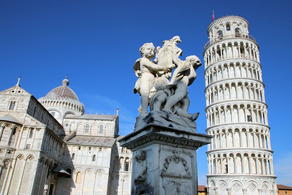 Pisa Kulesi ve katedral meydanı